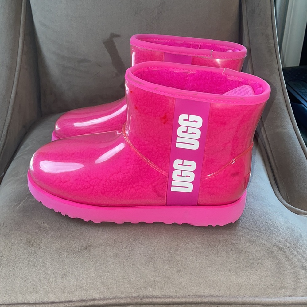 UGG - Picture 9 of 9